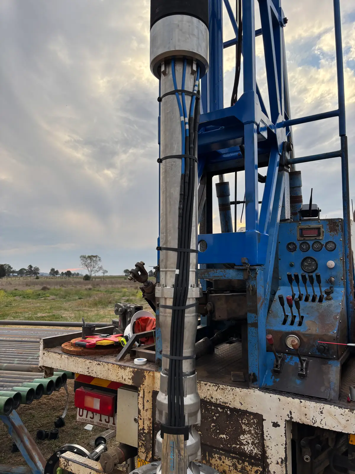 Steel column pump