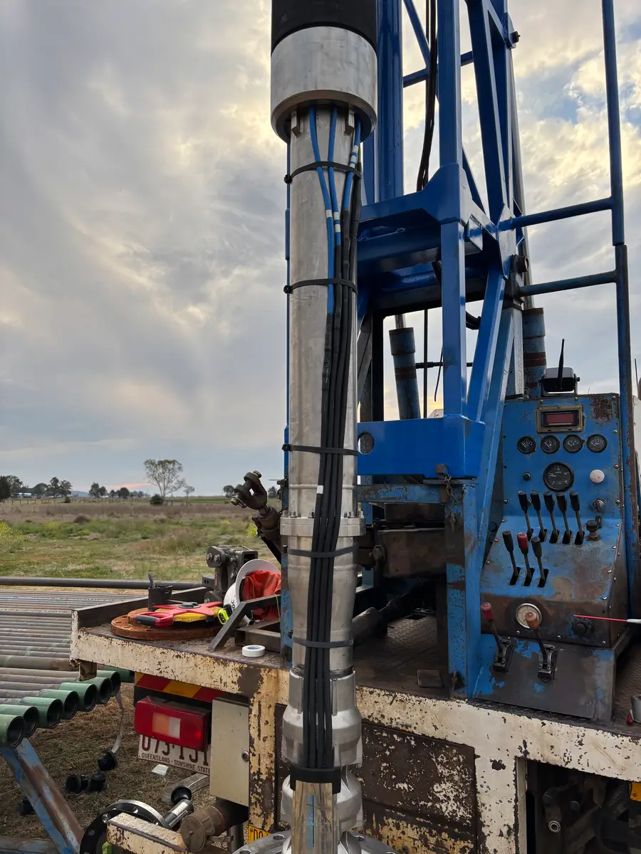 Steel column pump